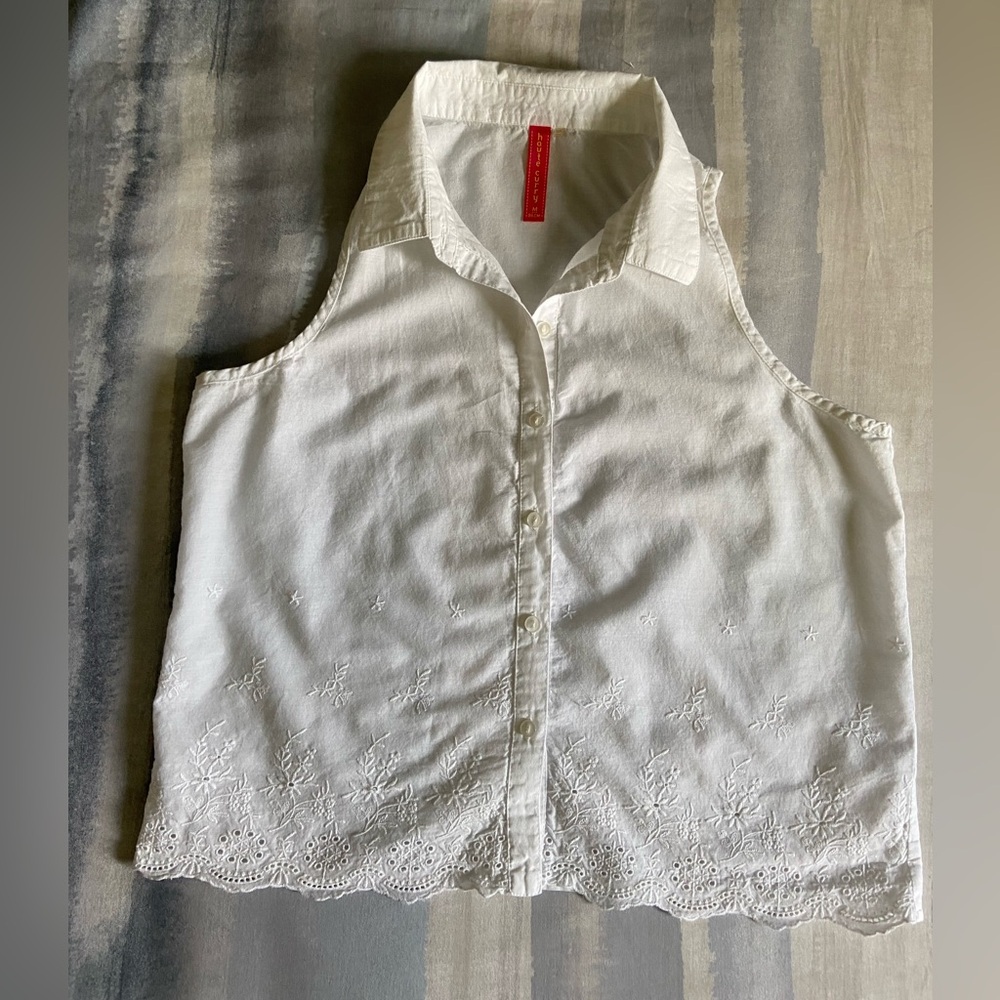 Haute curry eyelet top size medium